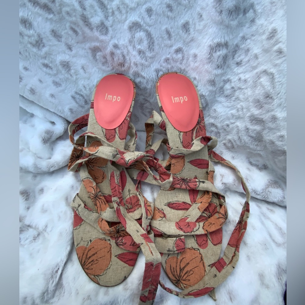 #87 NWOB IMPO summer/ toe / wrap, (see pictures) sandal, Size 11,